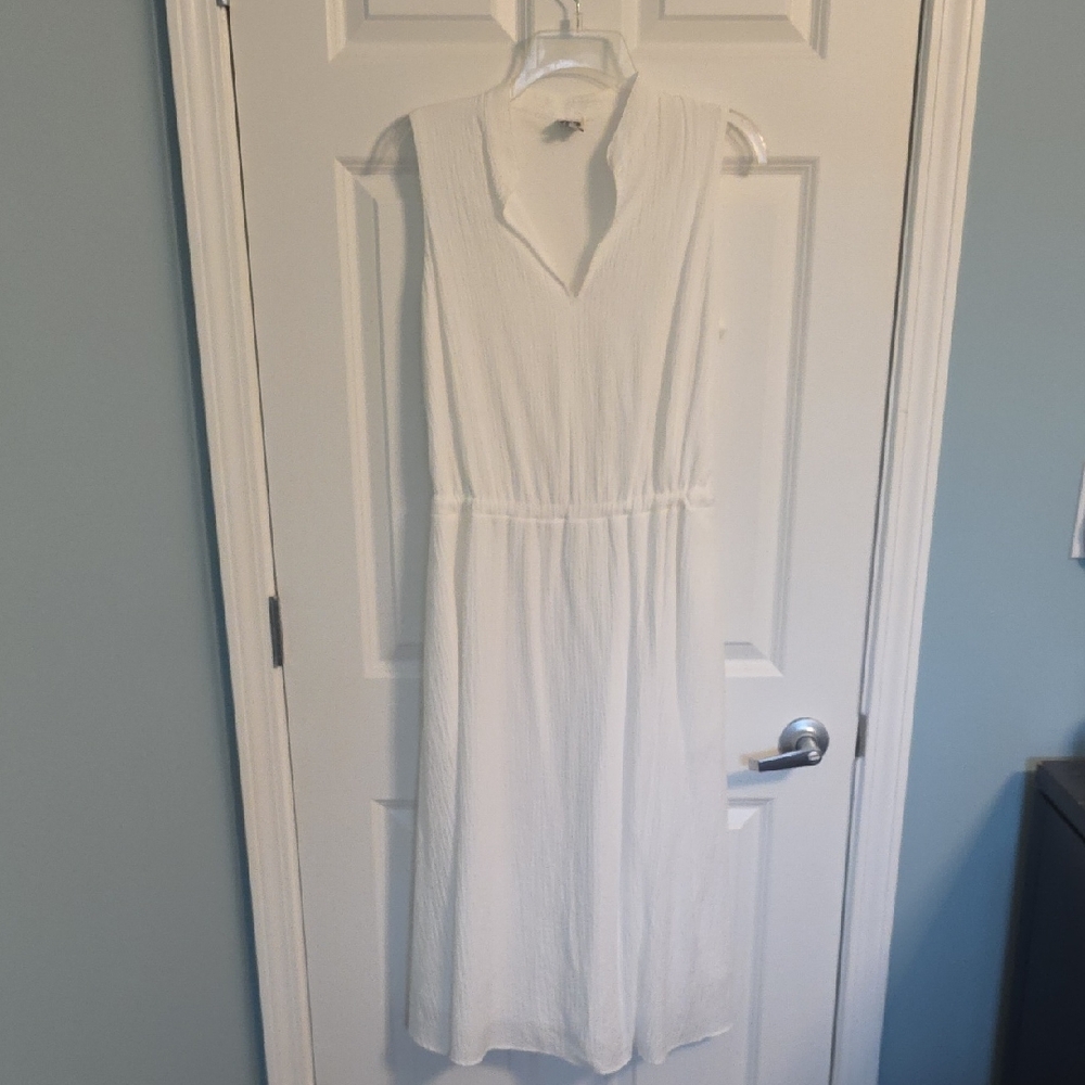 Anne Klein Flowy And Flaired White Sleeveless Midi Dress